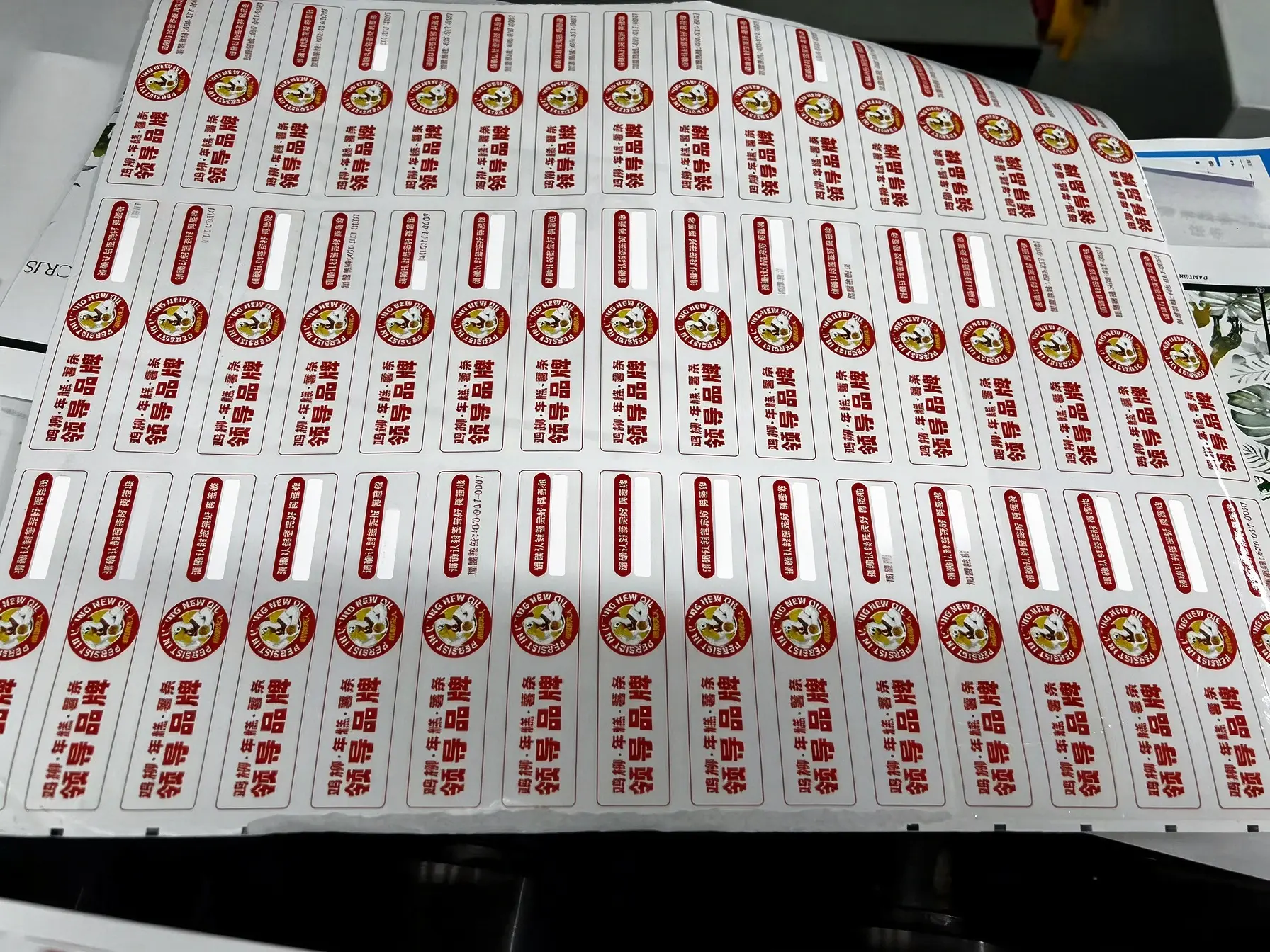 How Can Custom Sealing Labels Improve Food Takeaway Packaging?